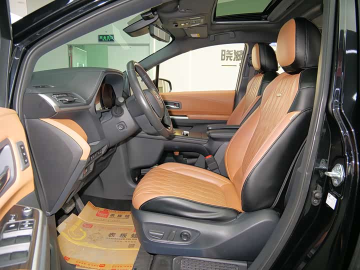 Фото 8 - Toyota Granvia