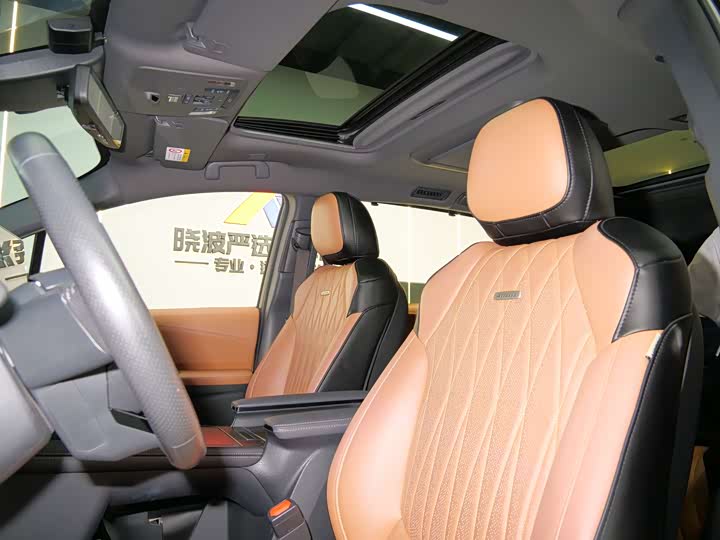 Фото 9 - Toyota Granvia