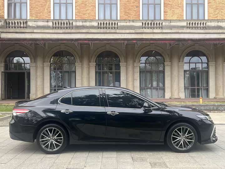Фото 6 - Toyota Camry
