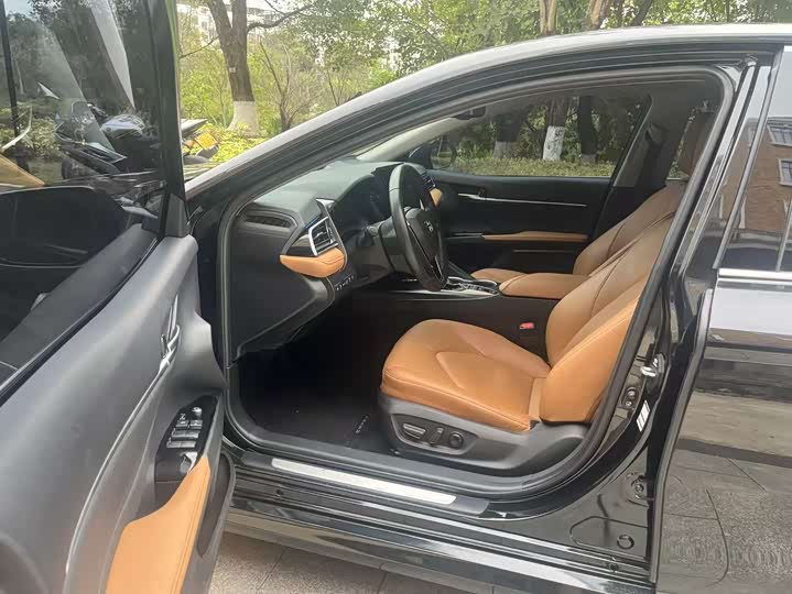 Фото 7 - Toyota Camry