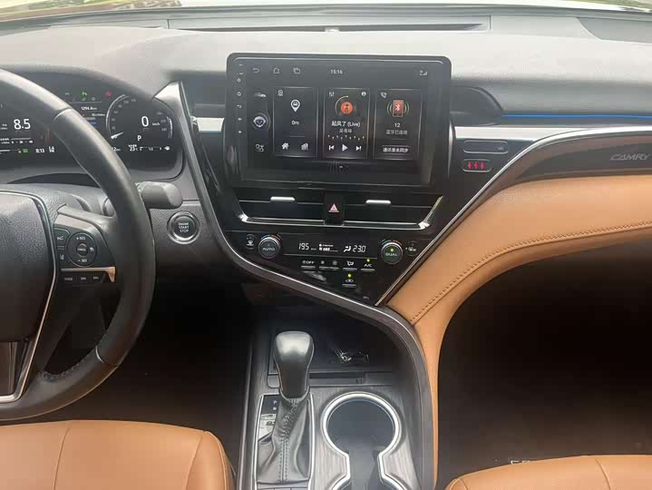 Фото 9 - Toyota Camry