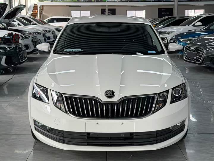 Photo 3 - Skoda Octavia Pro
