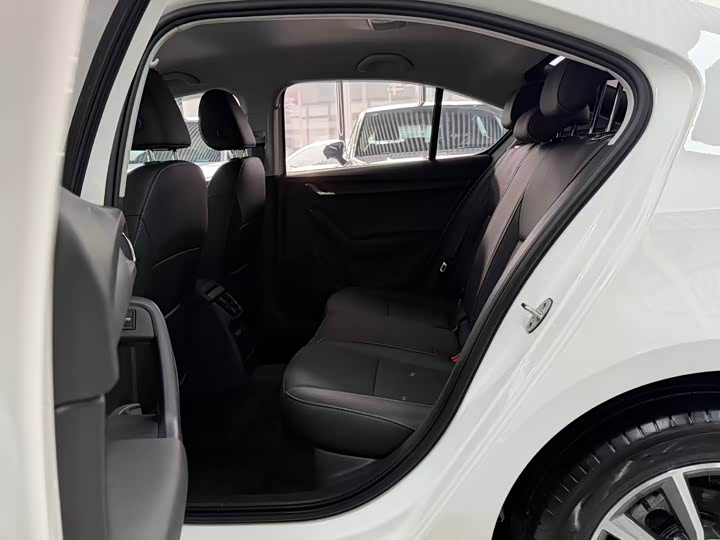 Photo 7 - Skoda Octavia Pro