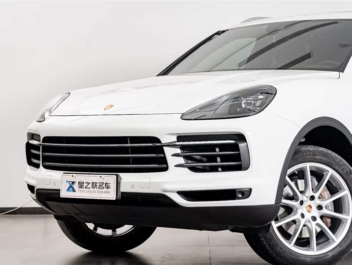 Photo 3 - Porsche Cayenne