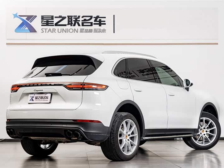 Photo 7 - Porsche Cayenne