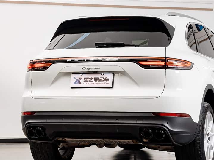 Photo 8 - Porsche Cayenne