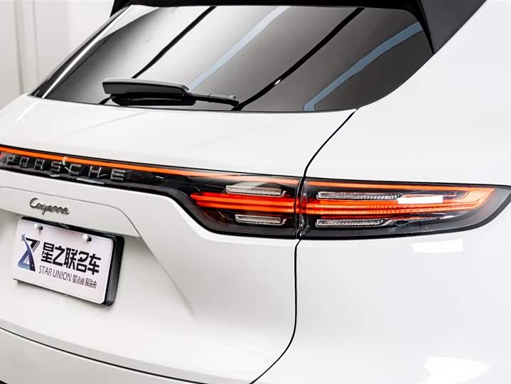 Photo 9 - Porsche Cayenne