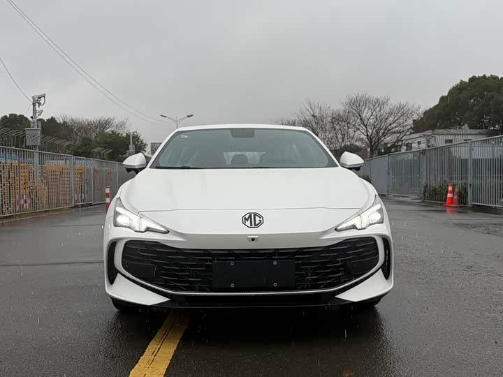 Фото 2 - MG Motor 7