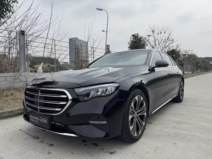 Фото 1 - Mercedes-Benz E-Class