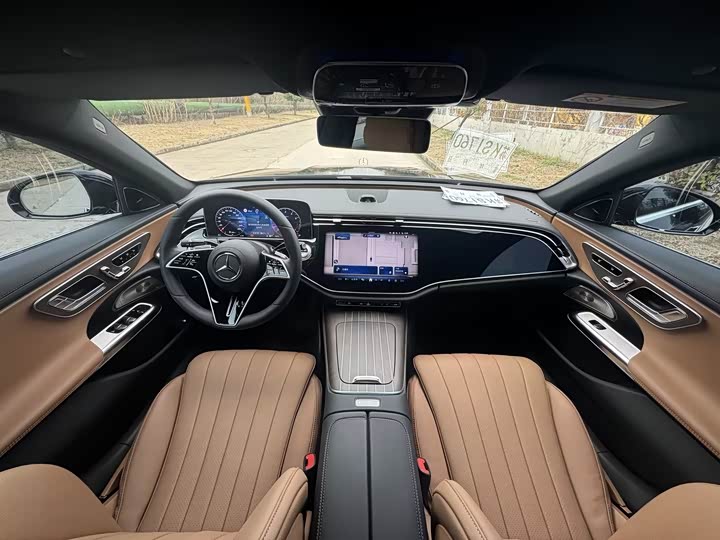 Фото 3 - Mercedes-Benz E-Class