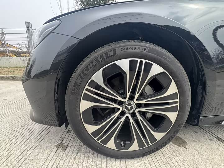 Фото 7 - Mercedes-Benz E-Class