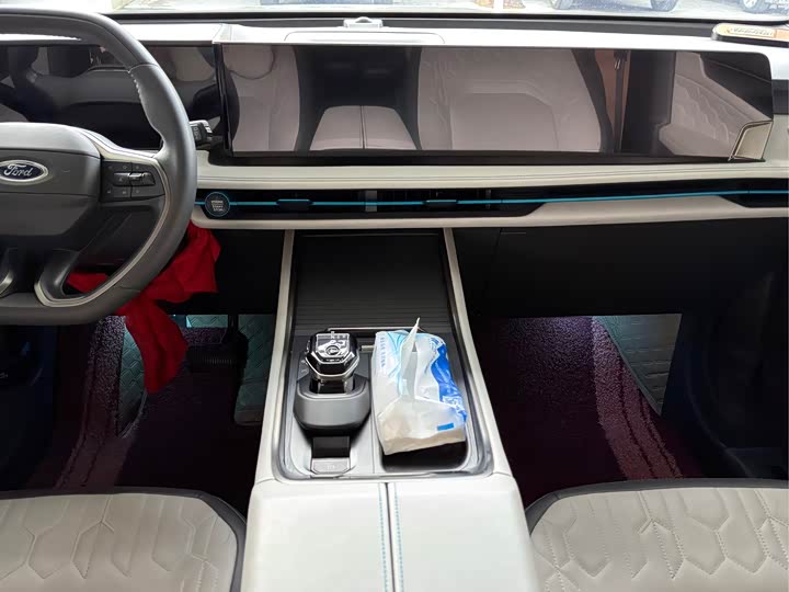 Фото 9 - Ford Edge