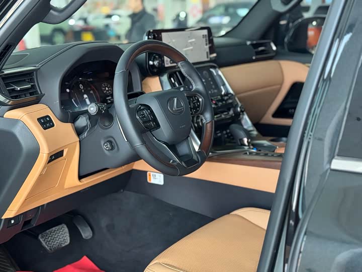 Фото 6 - Lexus LX