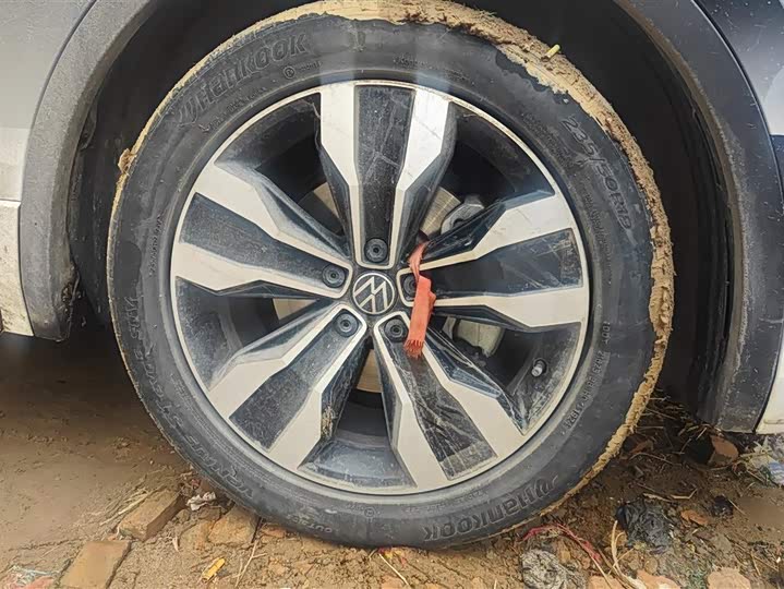 Фото 6 - Volkswagen Tiguan L Pro