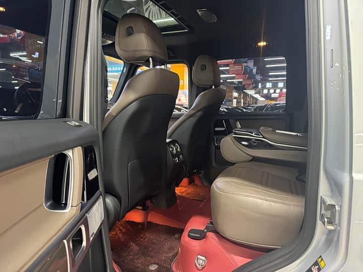 Фото 8 - Mercedes-Benz G-Class