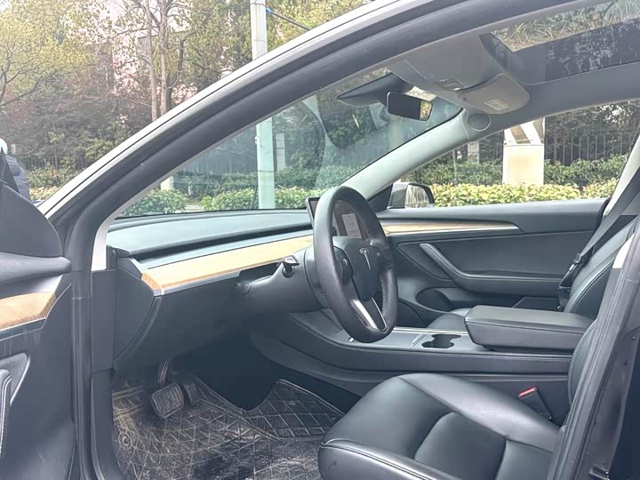 Photo 4 - Tesla Model 3