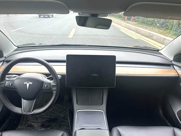 Photo 6 - Tesla Model 3