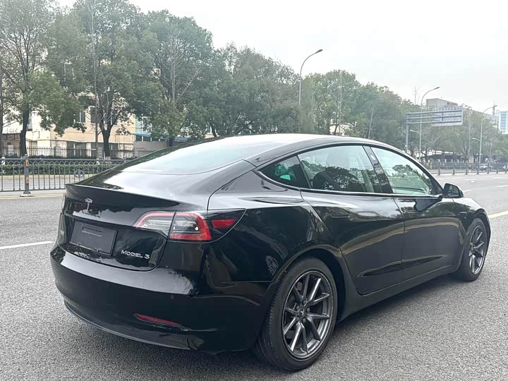 Photo 9 - Tesla Model 3