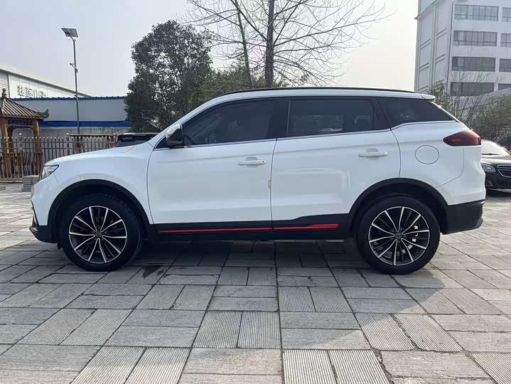 Фото 4 - Geely Atlas