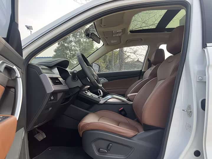 Фото 5 - Geely Atlas