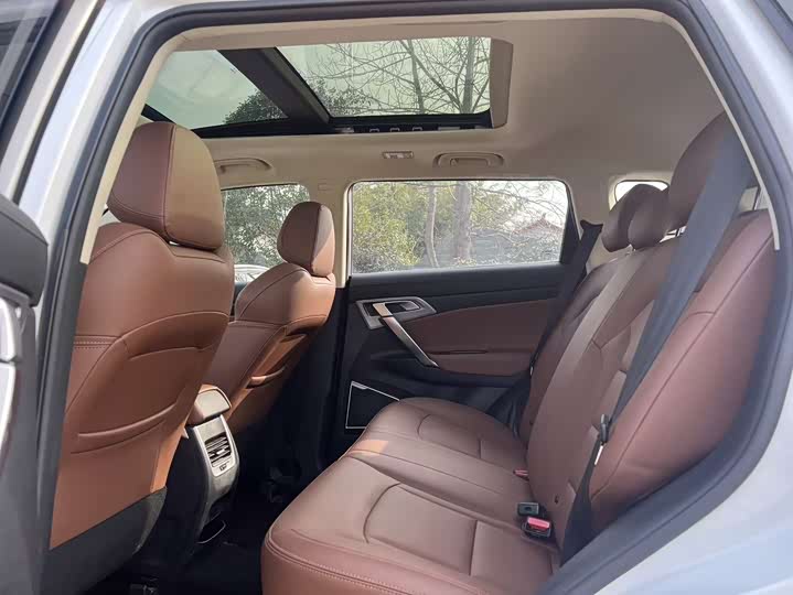 Фото 6 - Geely Atlas