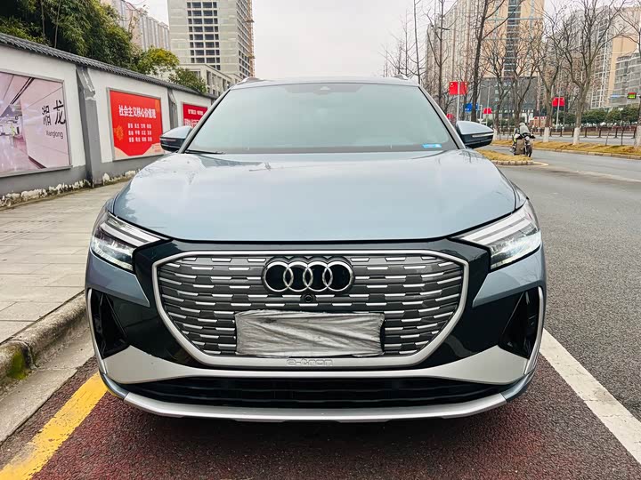 Фото 2 - Audi Q4 e-tron