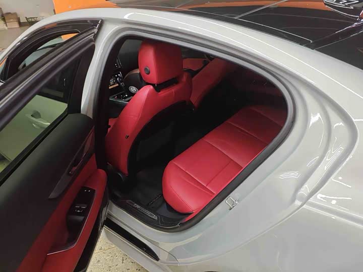 Фото 7 - Jaguar XE L