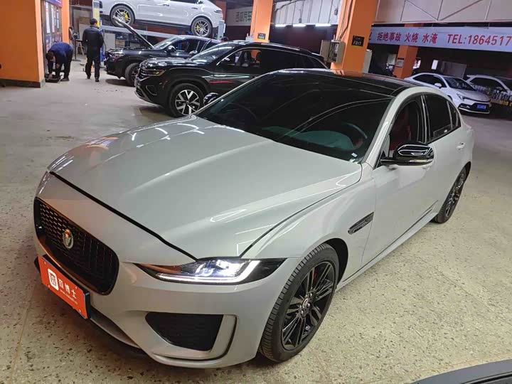 Фото 8 - Jaguar XE L