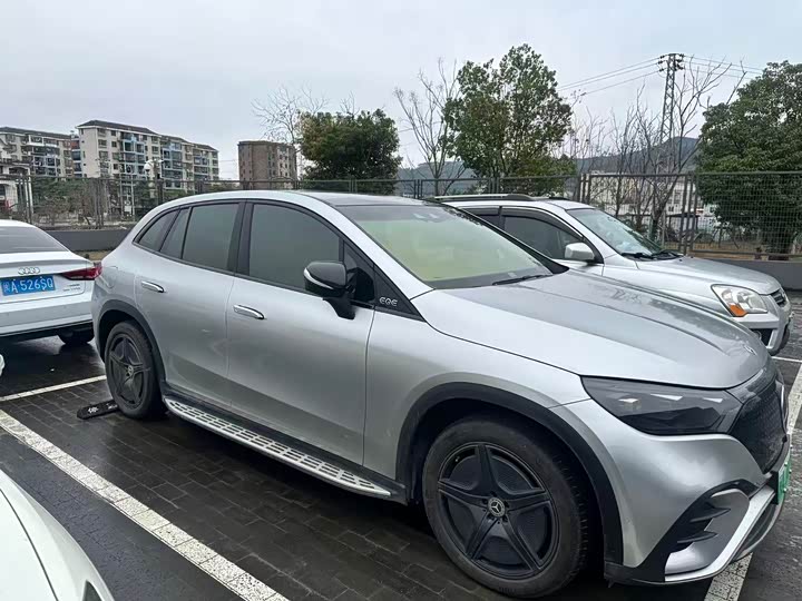 Photo 3 - Mercedes-Benz EQE SUV