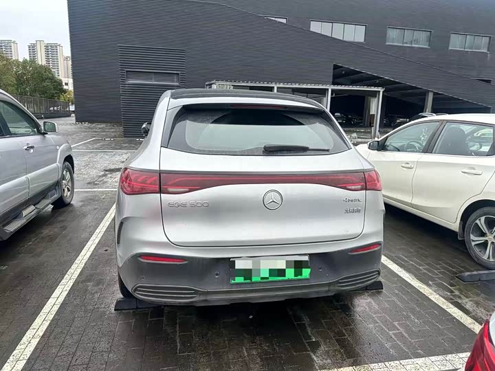Photo 4 - Mercedes-Benz EQE SUV