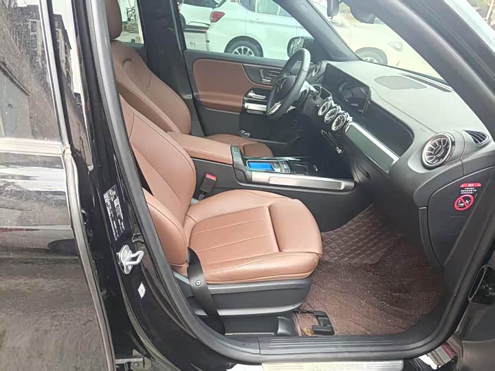 Фото 8 - Mercedes-Benz GLB-Class