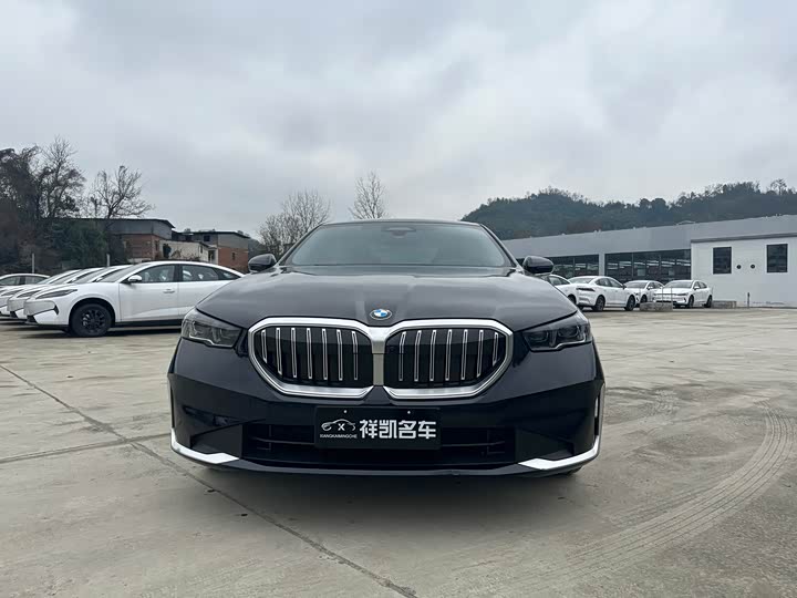 Photo 2 - BMW 5 Series