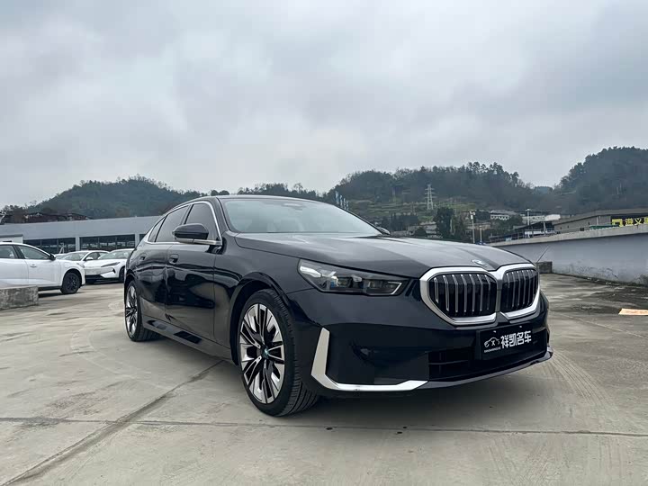 Photo 3 - BMW 5 Series