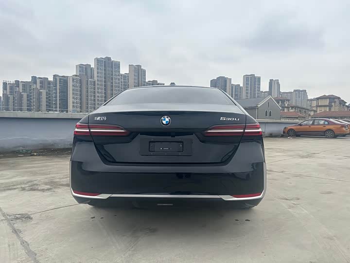 Photo 8 - BMW 5 Series