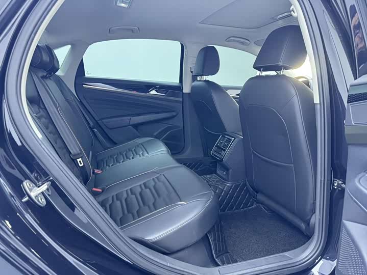 Фото 8 - Volkswagen Passat