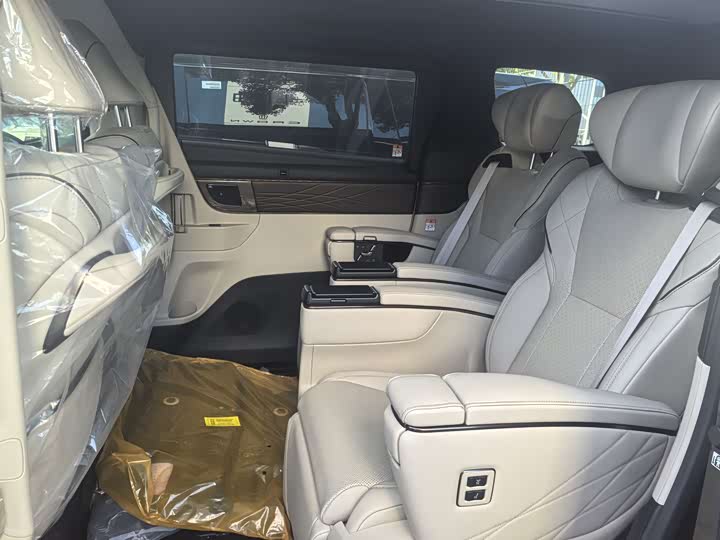 Photo 4 - Toyota Vellfire