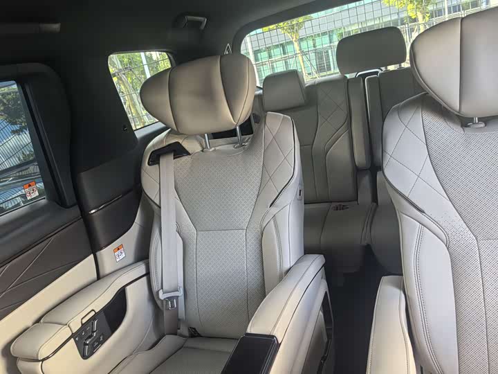 Photo 5 - Toyota Vellfire