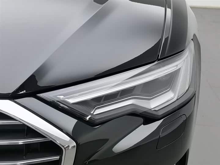 Фото 7 - Audi A6L