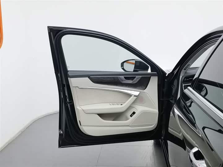 Фото 8 - Audi A6L