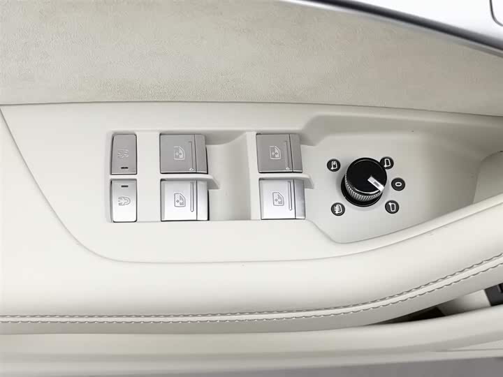 Фото 9 - Audi A6L