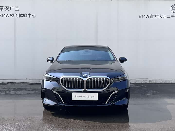 Фото 2 - BMW i5