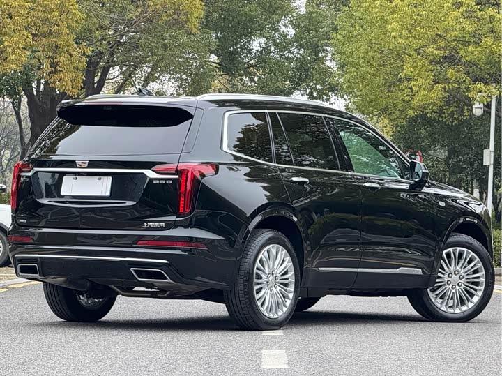 Фото 3 - Cadillac XT6