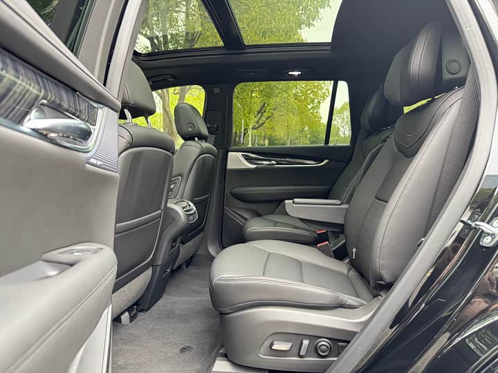 Фото 6 - Cadillac XT6