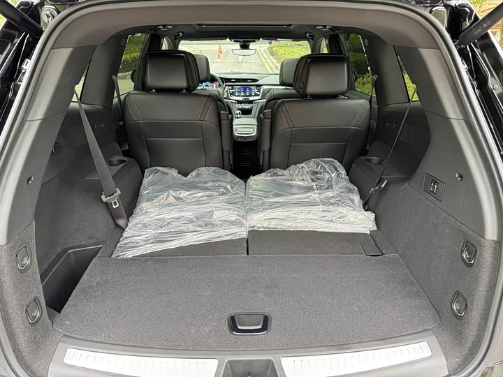 Фото 8 - Cadillac XT6