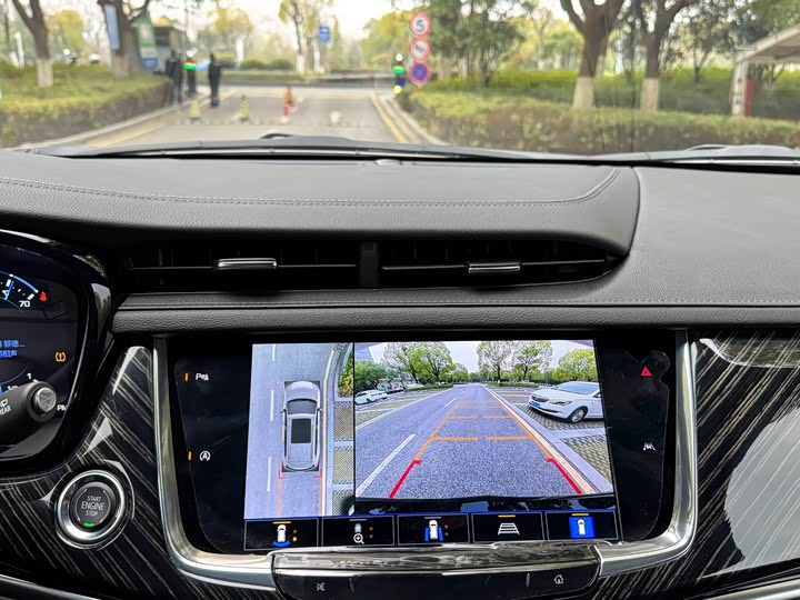 Фото 9 - Cadillac XT6