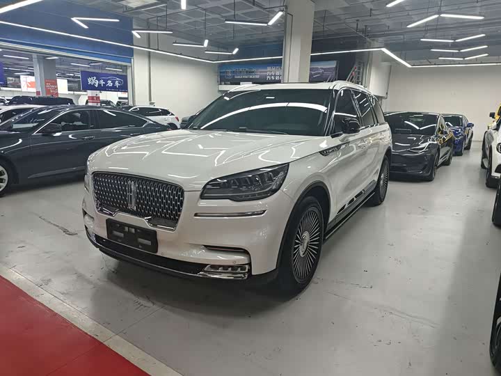 Фото 1 - Lincoln Aviator