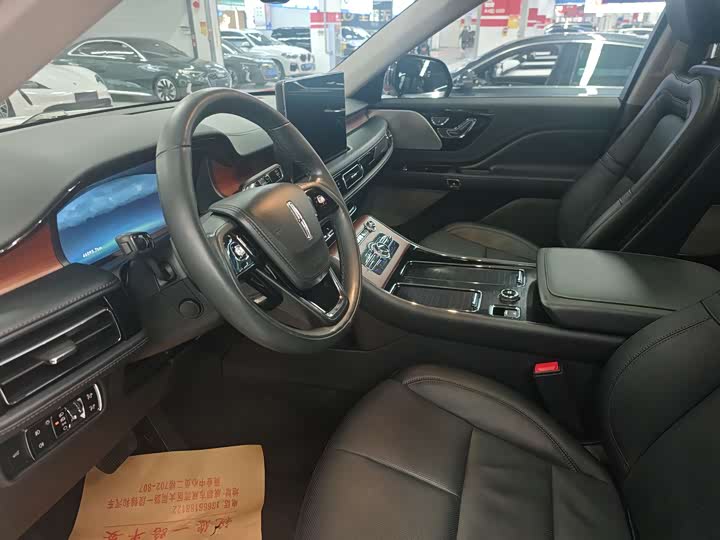 Фото 6 - Lincoln Aviator