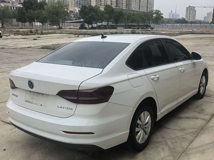 Фото 9 - Volkswagen Lavida