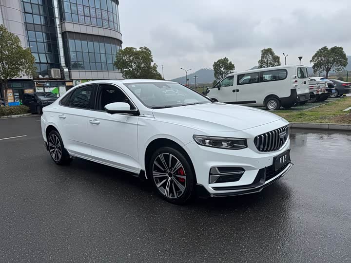 Фото 3 - Geely Preface