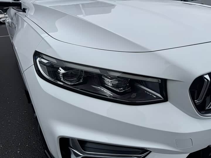 Фото 4 - Geely Preface